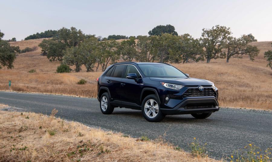  Toyota RAV4 XLE Hybrid 2018 года  (NA) (фото 12 из 26)